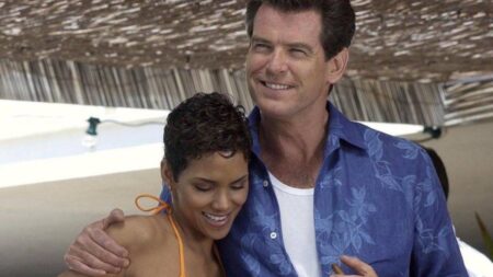 Halle Berry explica por que aceitou papel de Bond Girl Halle Berry e Pierce Brosnan em 007