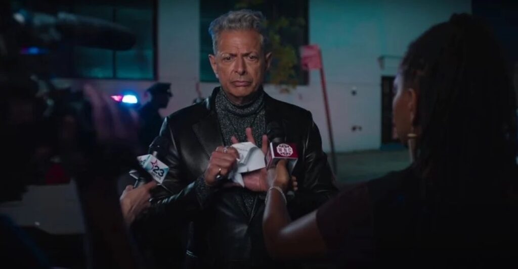 Jeff Goldblum é um bilionário da tecnologia na 5ª temporada de Search Party Jeff Goldblum em Search Party (Reprodução)