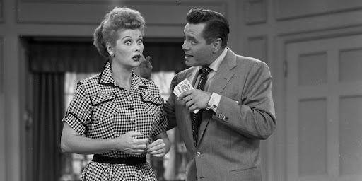Amy Poehler fala mais sobre contar a história real de Lucille Ball e Desi Arnaz Lucille Ball e Desi Arnaz em gravação de I Love Lucy, em 21 de setembro de 1954