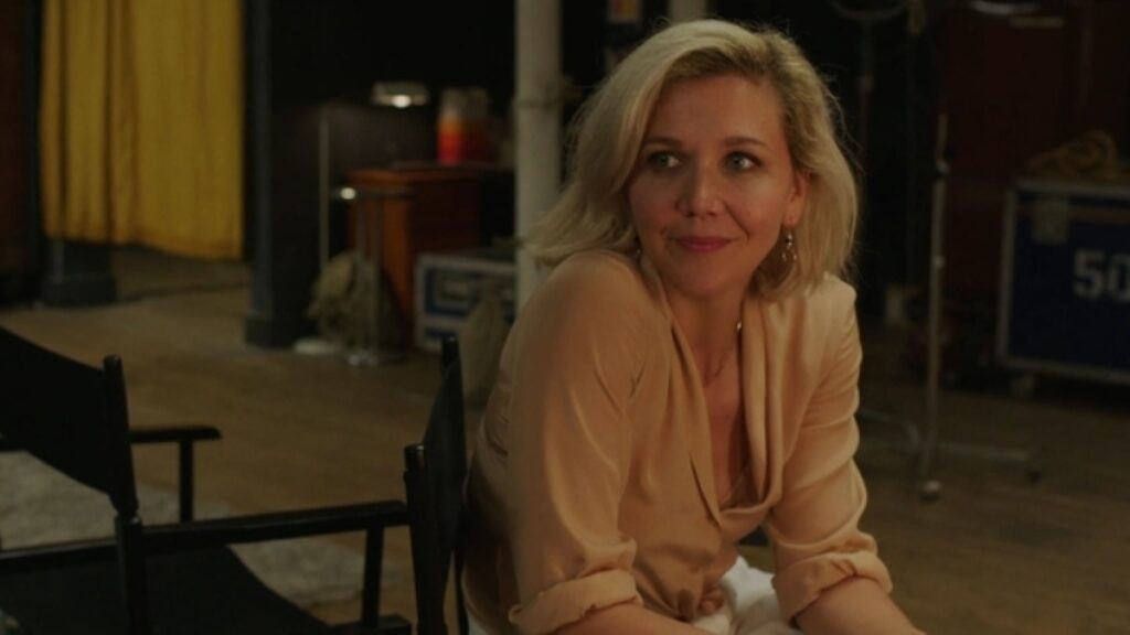 Maggie Gyllenhaal comenta sua indicação de A Filha Perdida ao Oscar Maggie Gyllenhaal (Reprodução)
