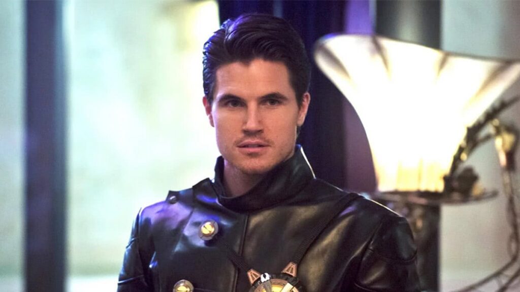 Robbie Amell volta para The Flash como Nuclear Robbie Amell em The Flash
