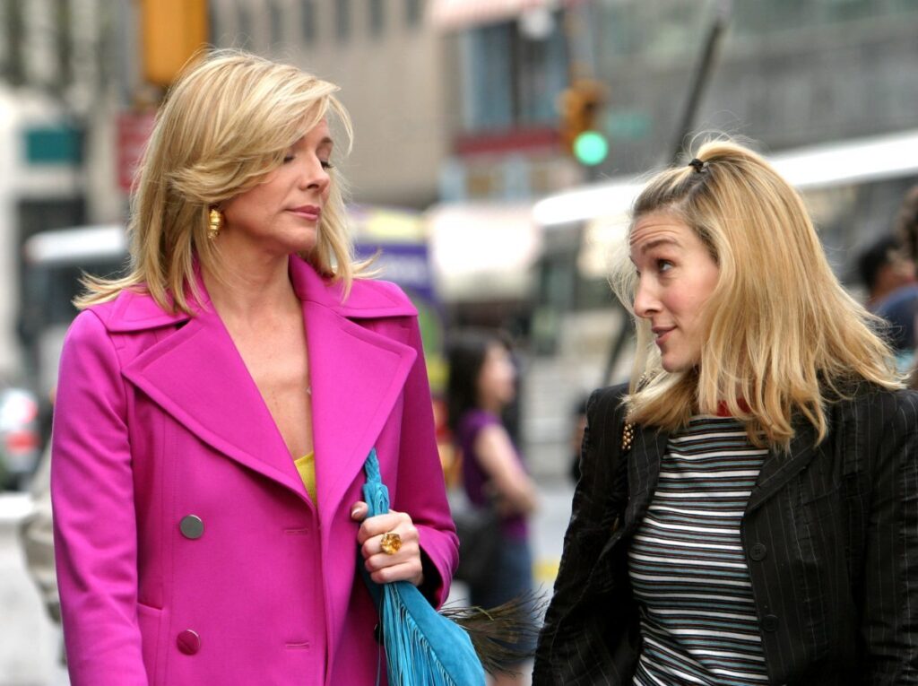 Entenda porque Sex and the City acabou mesmo com todo o sucesso Samantha (Kim Cattrall) e Carrie (Sarah Jessica Parker) em Sex and The City
