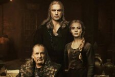 Geralt (Henry Cavill), Ciri (Freya Allen) e Vesemir (Kim Bodnia) em The Witcher (Divulgação / Netflix)