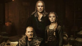Geralt (Henry Cavill), Ciri (Freya Allen) e Vesemir (Kim Bodnia) em The Witcher (Divulgação / Netflix)