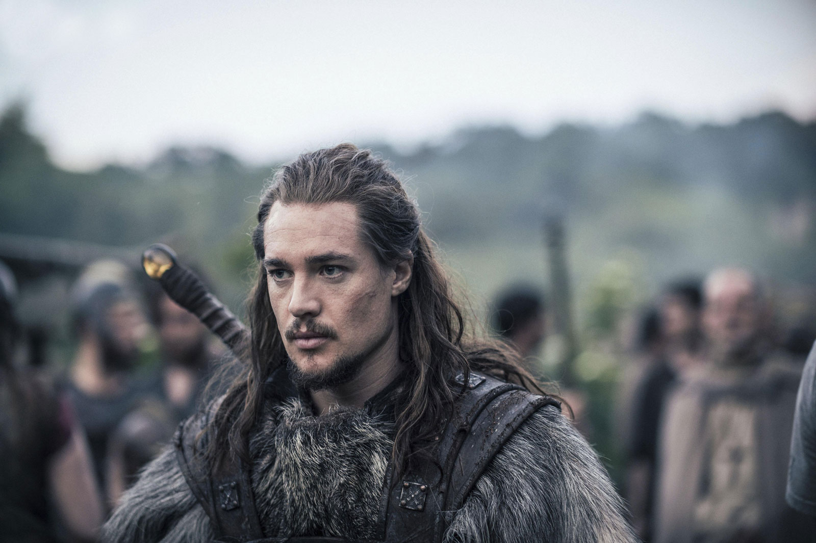 Quem é Alexander Dreymon, protagonista de The Last Kingdom 2 Uhtred (Alexander Dreymon) em The Last Kingdom (Reprodução)