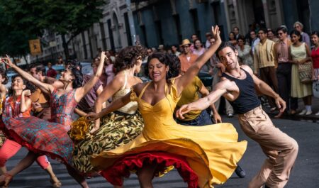Ariana DeBose em cena de West Side Story (Reprodução)