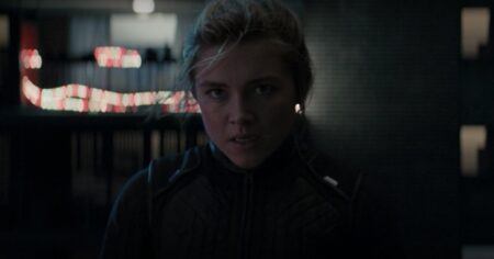 Roteiristas de Gavião Arqueiro não sabiam sobre cena de Viúva Negra Yelena Belova (Florence Pugh) em Gavião Arqueiro (Reprodução / Disney+)