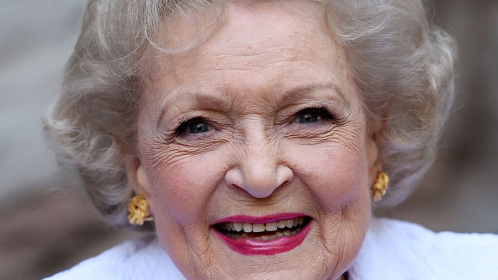 Morre a comediante Betty White, prestes a completar 100 anos betty white