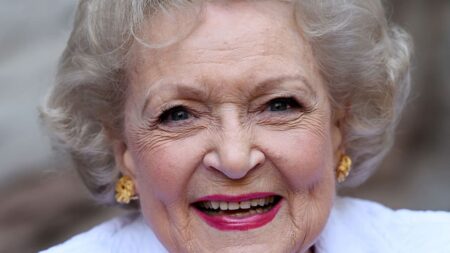 Morre a comediante Betty White, prestes a completar 100 anos betty white