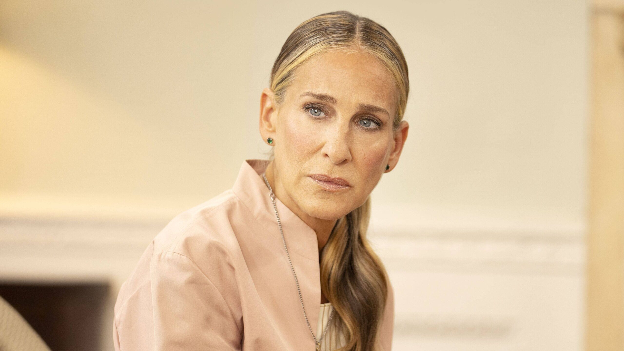 Descubra os signos das protagonistas de Sex And The City 2 carrie and just like that scaled 1