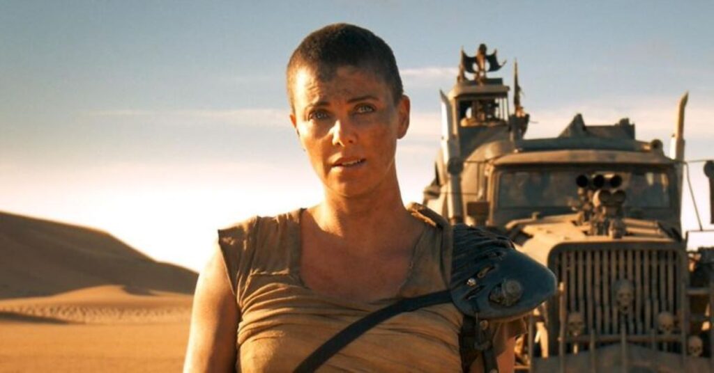 Charlize Theron choca ao dizer que língua da África do Sul é inútil Charlize Theron como Furiosa em Mad Max: Estrada da Fúria (Reprodução)