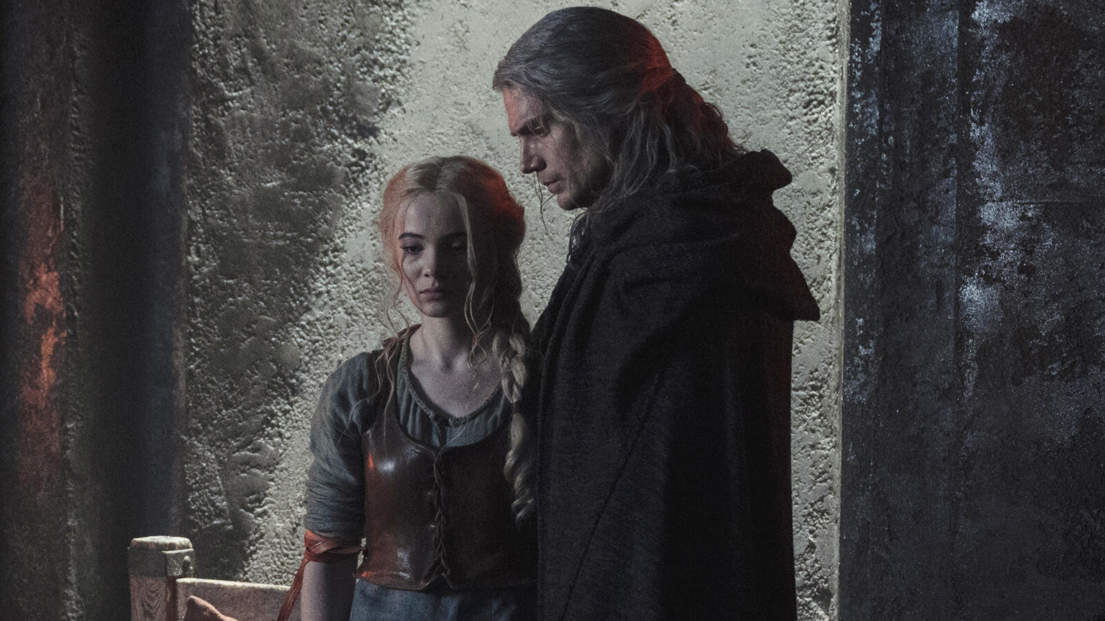 Ciri (Freya Allan) e Geralt (Henry Cavill) em The Witcher