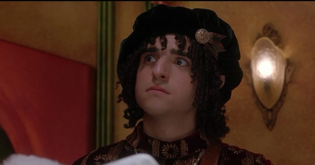 Ator explica por que recusou reprisar papel em famoso filme de natal Bernard (David Krumholtz) em Meu Papai é Noel