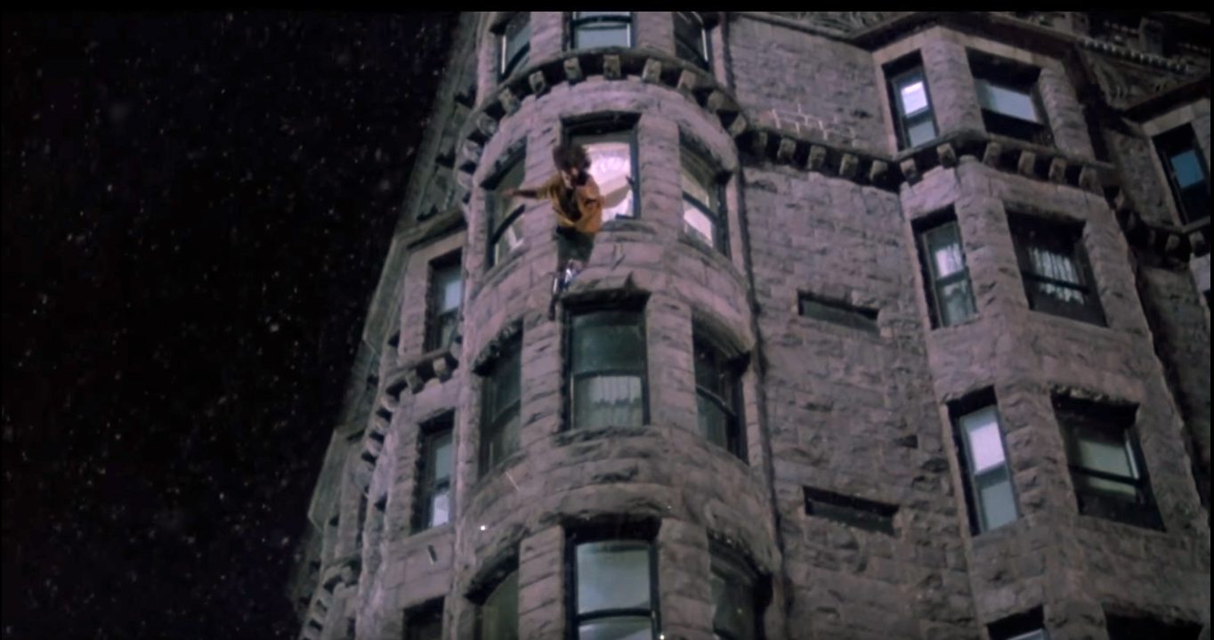 Veja os principais Easter Eggs e referências da season finale de Chucky 5 Cena de Brinquedo Assassino (Reprodução)