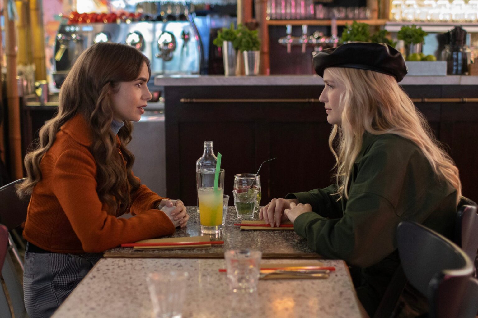 Cena de Emily em Paris (Reprodução)