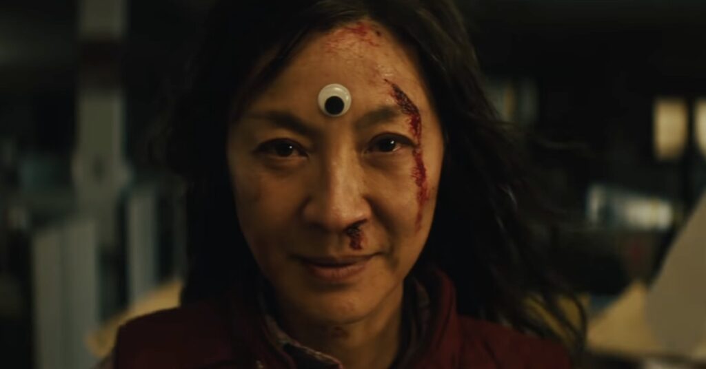 Michelle Yeoh em Everything Everywhere All at Once (Reprodução)