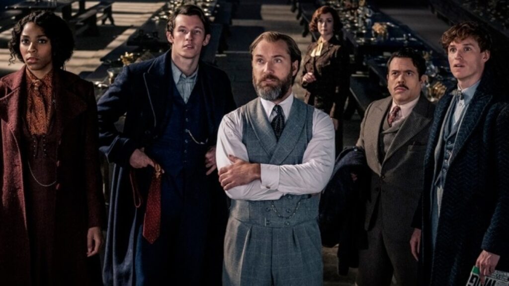 Trailer de Animais Fantásticos 3 faz referência a elementos clássicos de Harry Potter Cena de Animais Fantásticos: Os Segredos de Dumbledore (Reprodução / Warner Bros.)