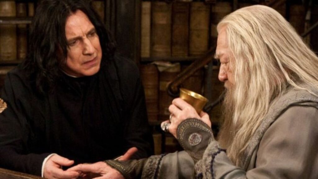 Michael Gambon como Dumbledore e Alan Rickman como Severus Snape em Harry Potter