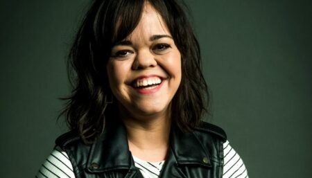 Juliana Caldas chora e critica filme da Netflix por piada com deficientes: “Preconceituoso” Juliana Caldas (Divulgação / Vix)