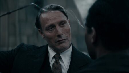 Mads Mikkelsen como Grindelwald em Animais Fantásticos: Os Segredos de Dumbledore (Reprodução)