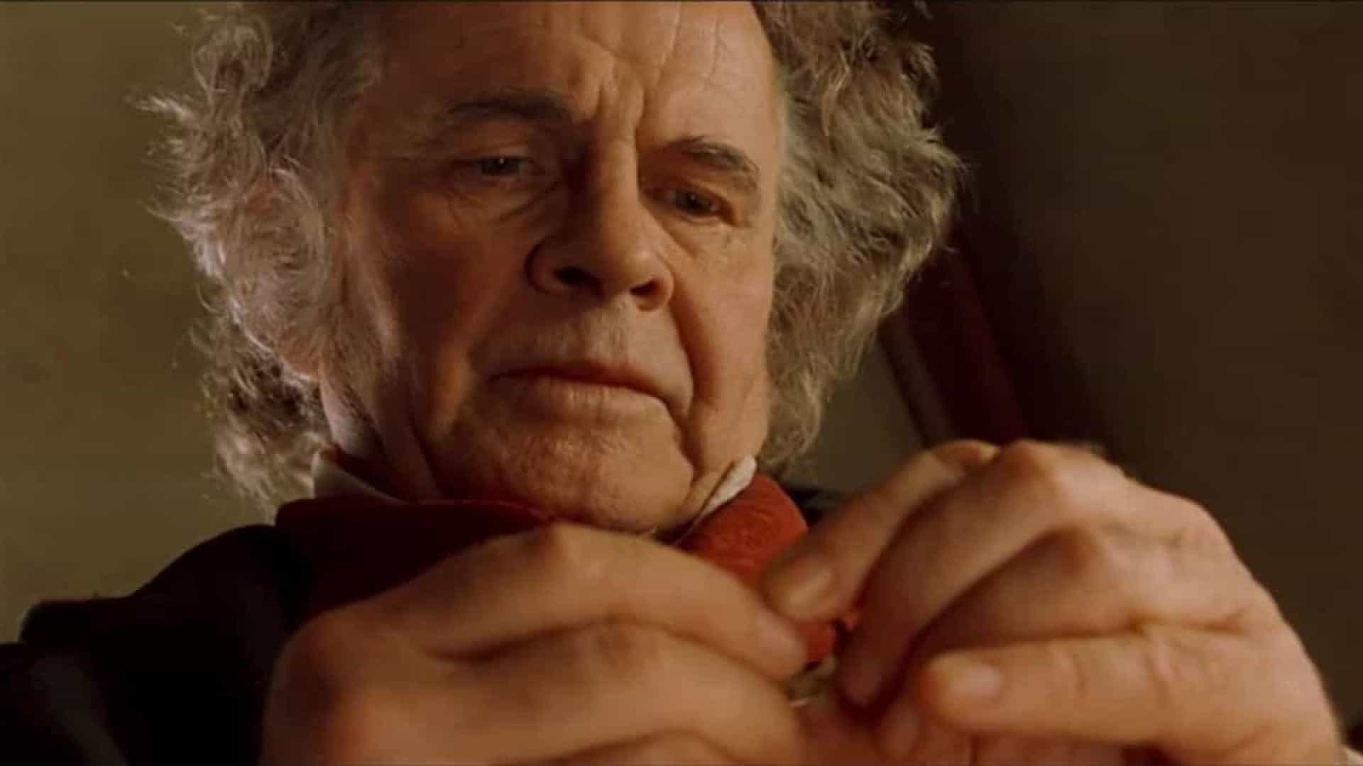 Ian Holm como Bilbo Bolseiro