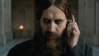 Rhys Ifans como Rasputin em King's Man: A Origem (Reprodução)