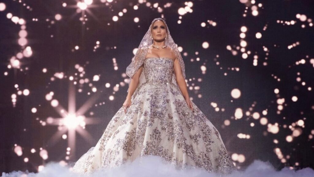 Jennifer Lopez choca ao discursar durante premiação: “Aos que eram verdadeiros e os que mentiram para mim” AA4D8931 E975 452D 8532 D24D49F192D6 scaled e1637285266926