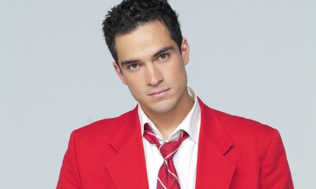 Astro de Rebelde, Alfonso Herrera, cria climão ao aconselhar atores da nova série Alfonso Herrera (Reprodução)