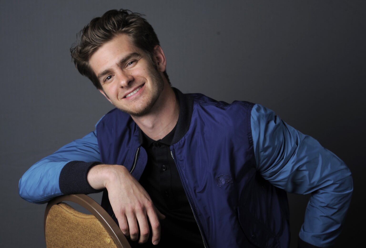 Andrew Garfield está ficando com estrela de Bridgerton Andrew Garfield