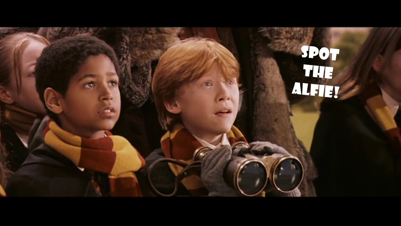 Dean Thomas (Alfred Enoch) e Rony (Rupert Grint) em Harry Potter (Reprodução)