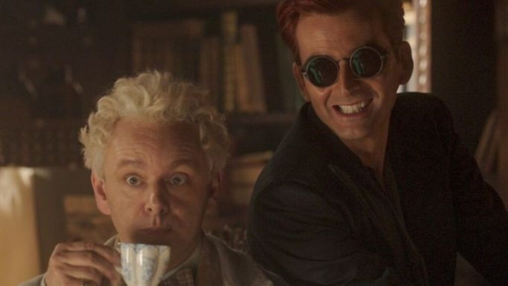 Good Omens ganha reforço no elenco na segunda temporada Aziraphale (Michael Sheen) e Crowley (David Tennant) em Good Omens (Divulgação / Amazon)