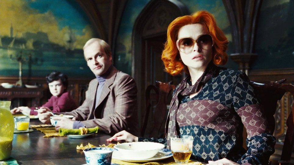 Helena Bonham Carter em Sombras da Noite Reproducao