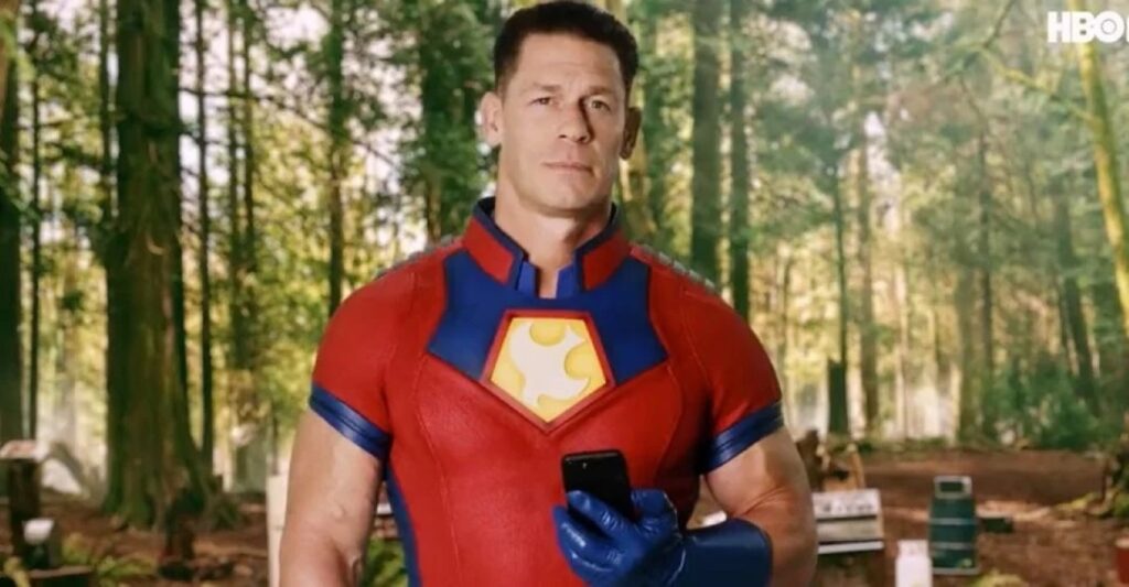 Em vídeo, John Cena lê tweets maldosos sobre Pacificador John Cena como Pacificador (Reprodução)