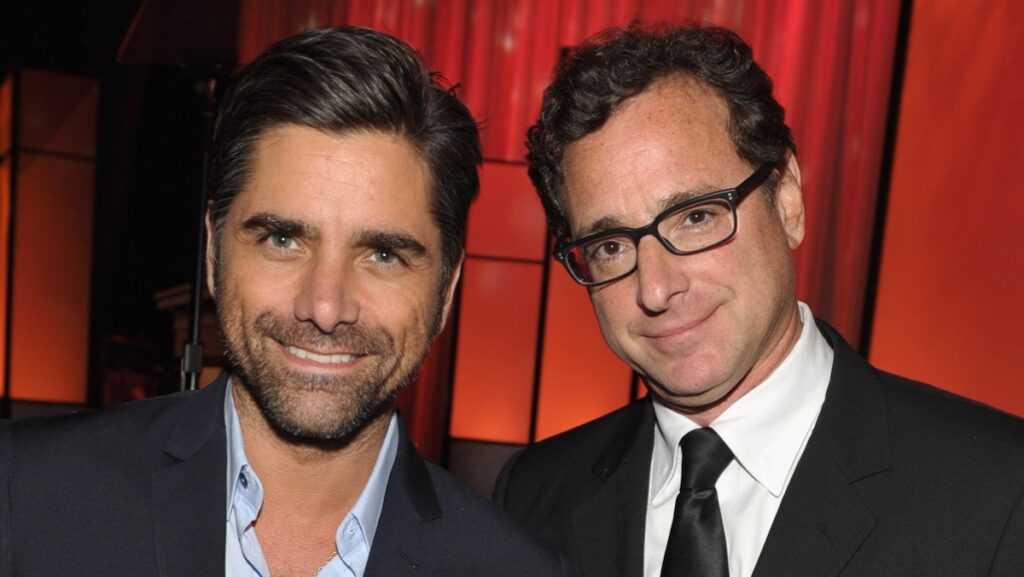 John Stamos fica em choque com morte de amigo de Três é Demais: “Estou quebrado” John Stamos e Bob Saget Reproducao