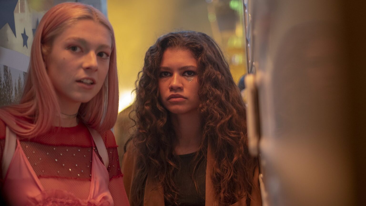 Jules e Rue (Zendaya) em Euphoria (Reprodução)