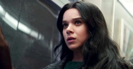Hailee Steinfeld como Kate Bishop em Gavião Arqueiro (Reprodução / Disney+)