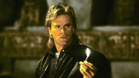 Richard Dean Anderson em cena de MacGyver Reproducao