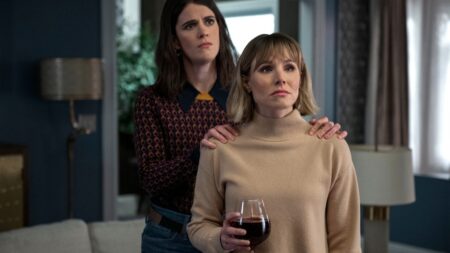 A Vizinha da Mulher na Janela: Kristen Bell diz que faria mais temporadas Kristen Bell em The Woman in the House Across the Street from the Girl in the Window