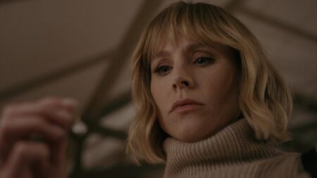 Kristen Bell cometeu crime enquanto estava na universidade Kristen Bell em The Woman in the House Across the Street from the Girl in the Window