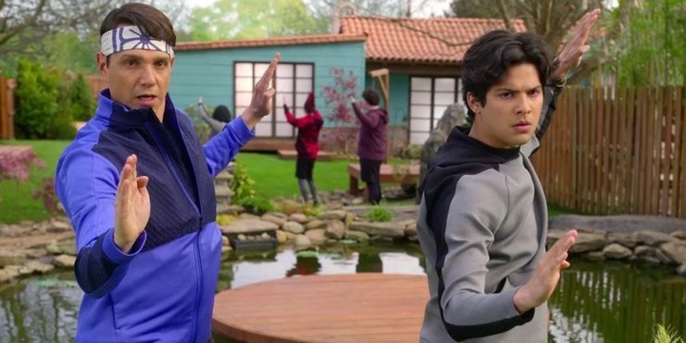 Daniel LaRusso (Ralph Macchio) e Miguel (Xolo Maridueña) em cena de Cobra Kai (Reprodução / Netflix)
