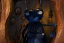 Sebastian J. Cricket (Ewan McGregor) em Pinocchio (Reprodução / Netflix)
