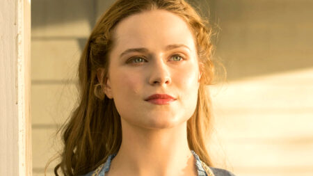 Evan Rachel Wood como Dolores em Westworld