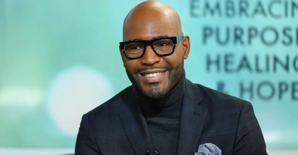Queer Eye | Karamo desabafa sobre episódio mais difícil da 6a temporada Karamo do Queer Eye (Reprodução)