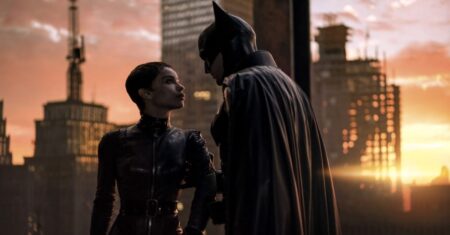 Mulher-Gato (Zoë Kravitz) e Batman (Robert Pattinson) em Batman (Divulgação / DC)