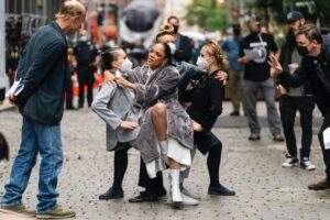Tessa Thompson como Charlotte Hale