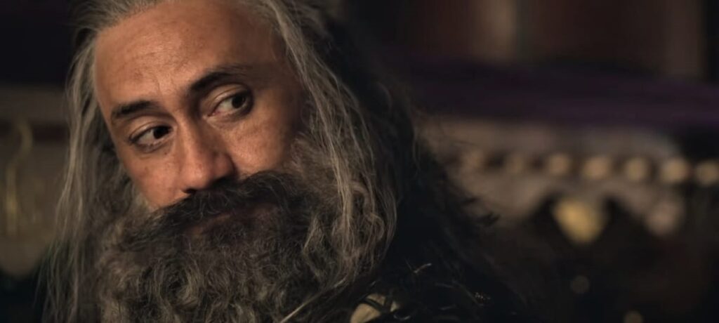 Our Flag Means Death | Veja o primeiro trailer da nova série de Taika Waititi Taika Waititi em Our Flag Means Death (Reprodução)