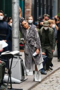 Tessa Thompson como Charlotte Hale
