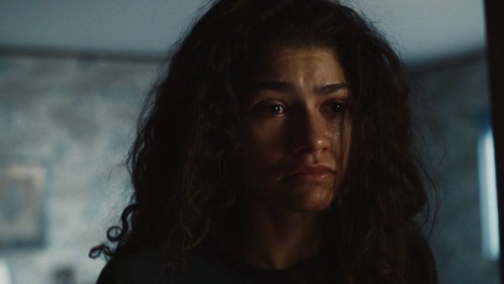 Rue (Zendaya) em Euphoria