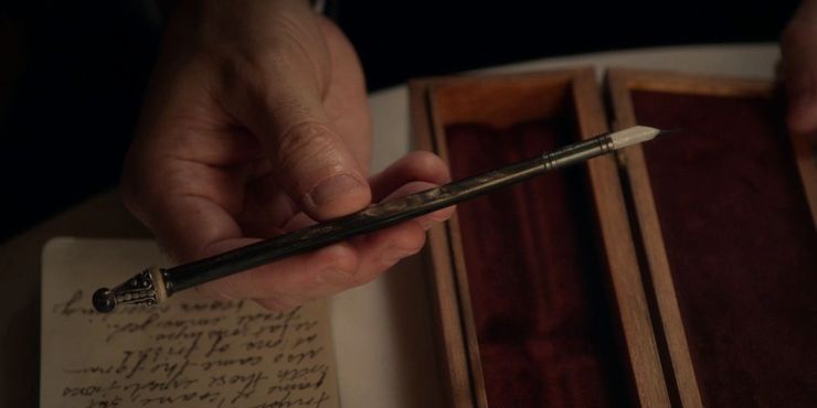 Once Upon a Time | 4 objetos mágicos mais poderosos já usados na série 4 A pena do autor em Once Upon a Time (Reprodução)