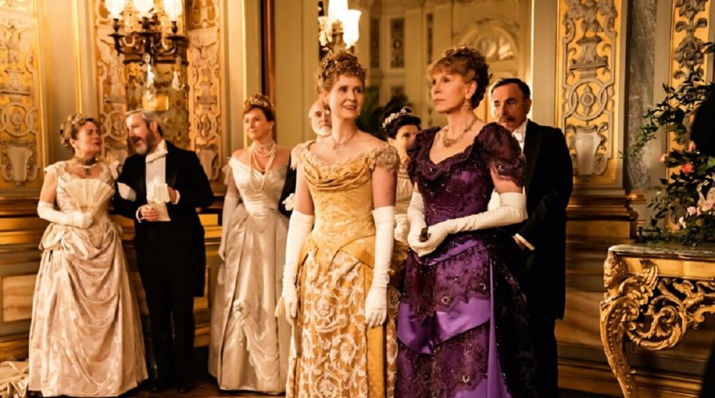 Escrever A Idade Dourada é mais difícil que o público pensa, diz roteirista ao revelar processos Christine Baranski e Cynthia Nixon em cena de A Idade Dourada Divulgacao HBOm Max e1644445139498